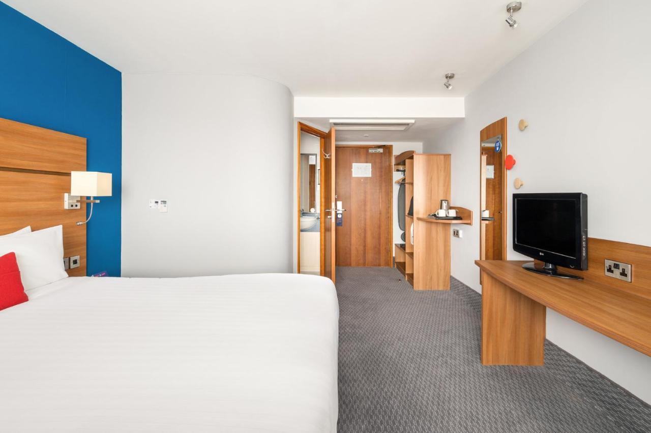 Holiday Inn Express Shrewsbury By Ihg Exterior photo