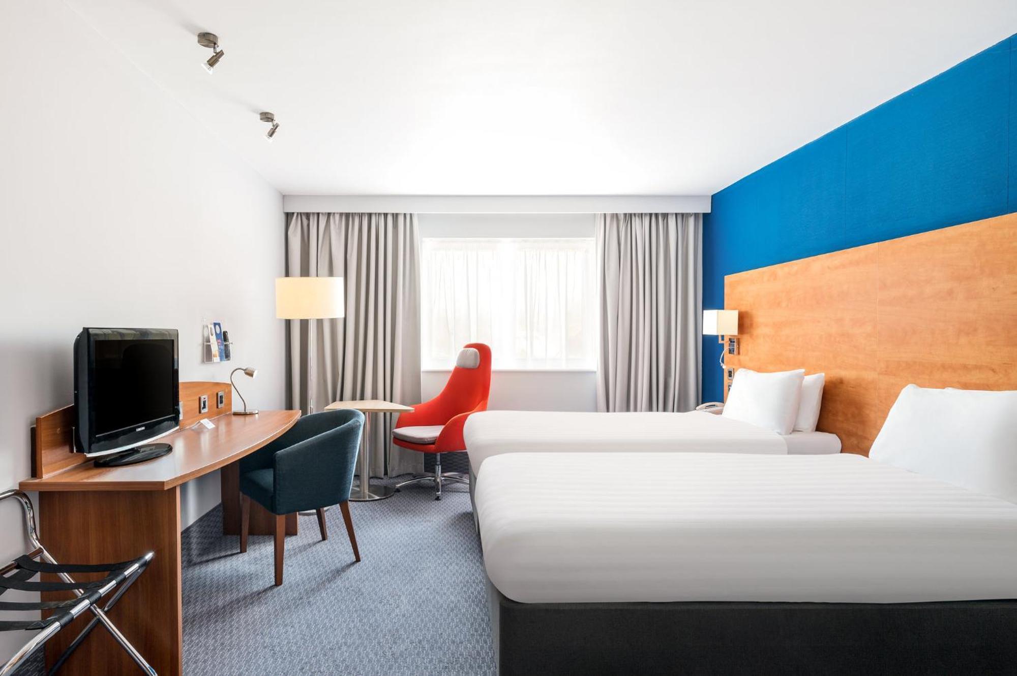 Holiday Inn Express Shrewsbury By Ihg Exterior photo