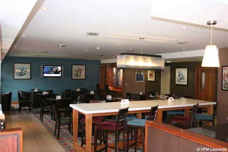 Holiday Inn Express Shrewsbury By Ihg Restaurant photo